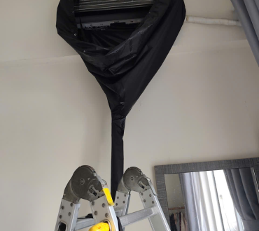 Vệ sinh máy lạnh tại nhà khách hàng quận 10