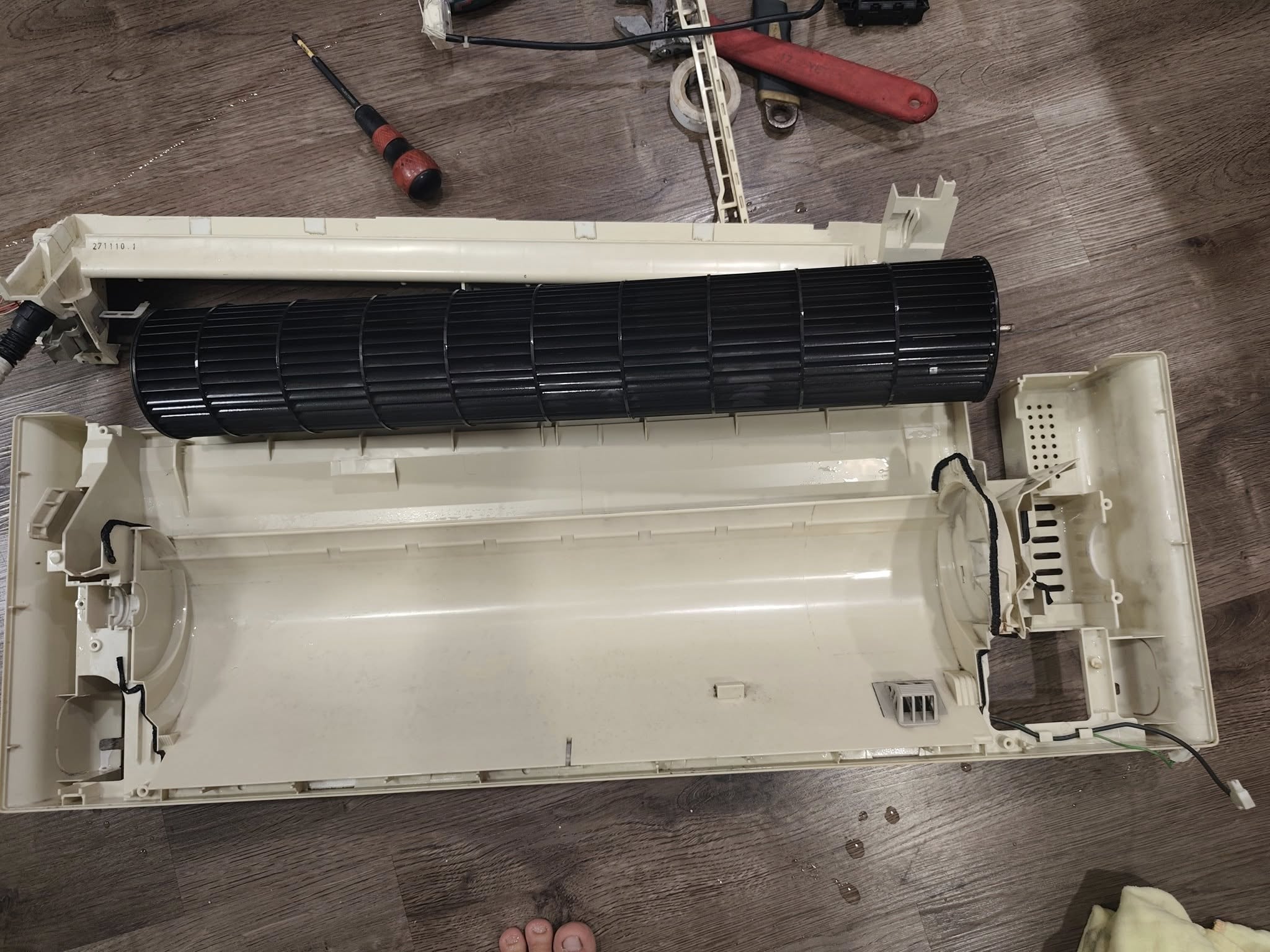 rả dàn lạnh, vệ sinh chi tiết máy hoạt động tốt hơn